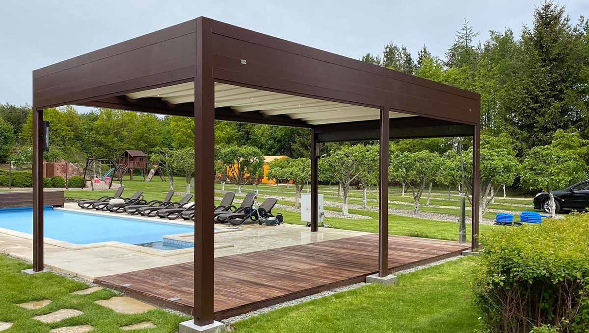 pergola tissu retractable cubic devant piscine ouverte
