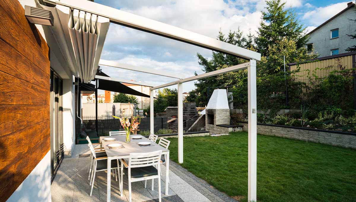 photo terrasse pergola toile rétractable simple pliée
